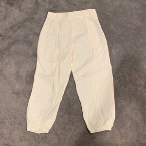 White Ever Sassy Linen Capri Pants